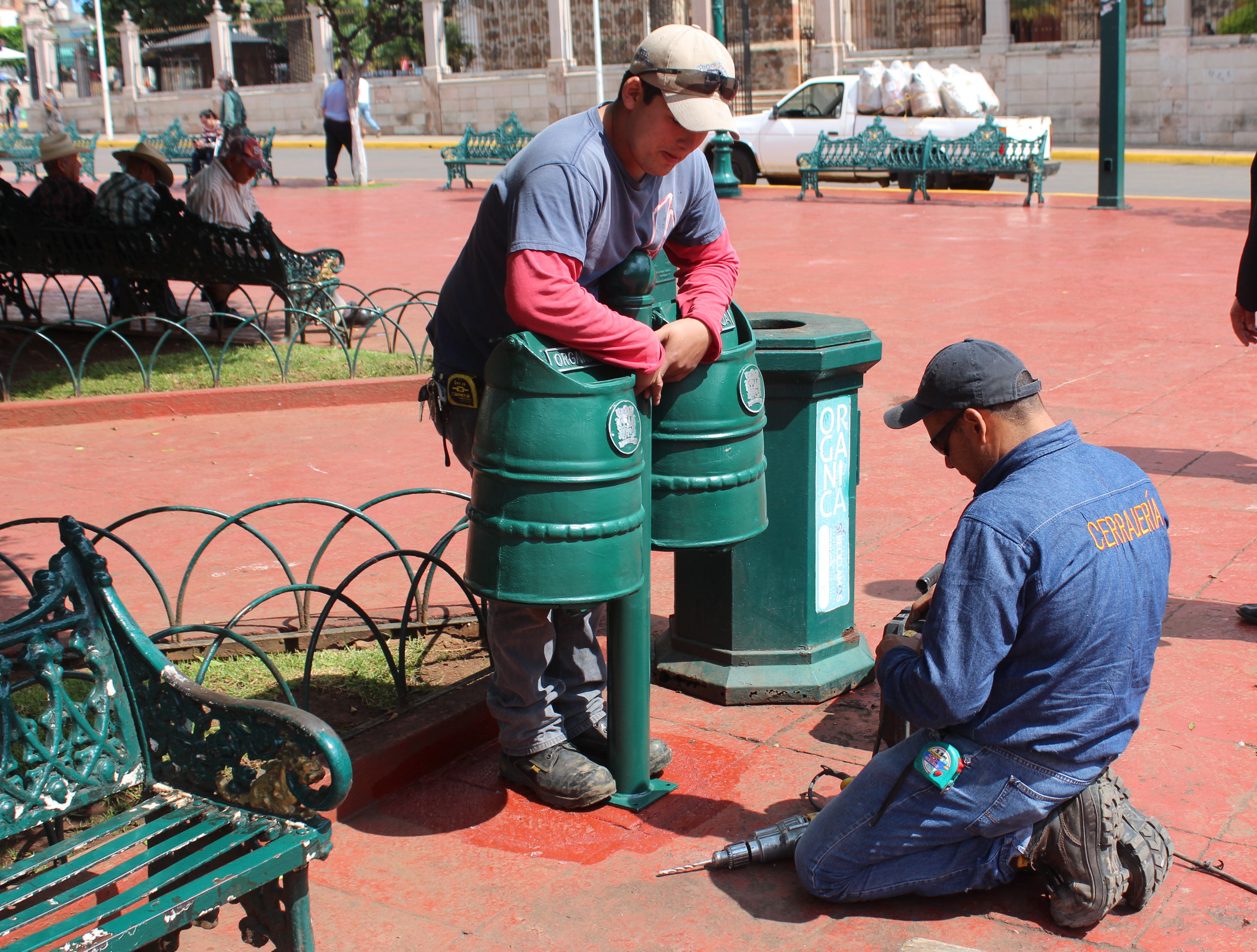 Invierten 149 mil pesos en nuevos contenedores de basura para el centro ...