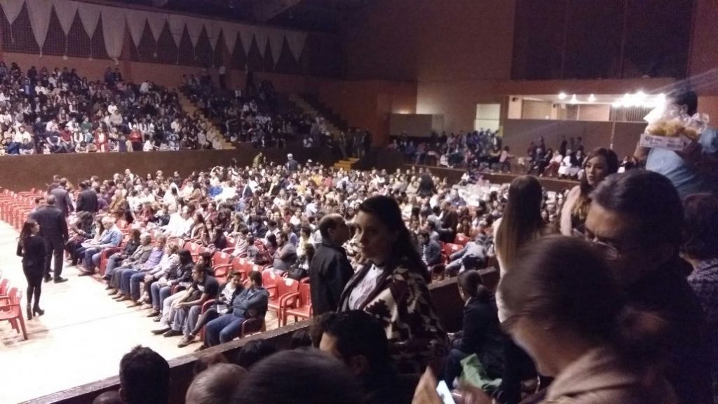 Cientos de Tepatitlenses asistieron a la presentación de Romeo y Julieta