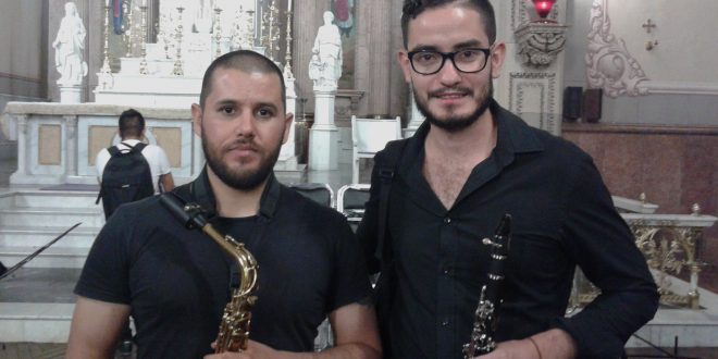 Foto: Diego y Eduardo en la Banda Sinfónica de la UdeG | Kiosco Informativo