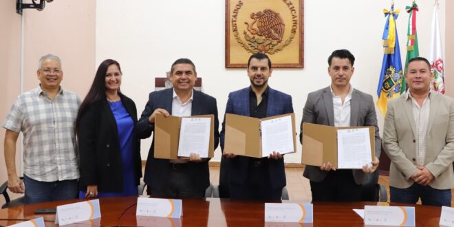 Foto cortesía: Firma de convenio entre CECyTE Jalisco y Gobierno de Tepa